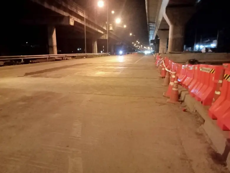 เขตบางขุนเทียนประสาน กฟน.แก้ไขผิวจราจร-ทางเท้าทรุดตัวบริเวณถนนเลียบด่วนตัดสะแกงาม