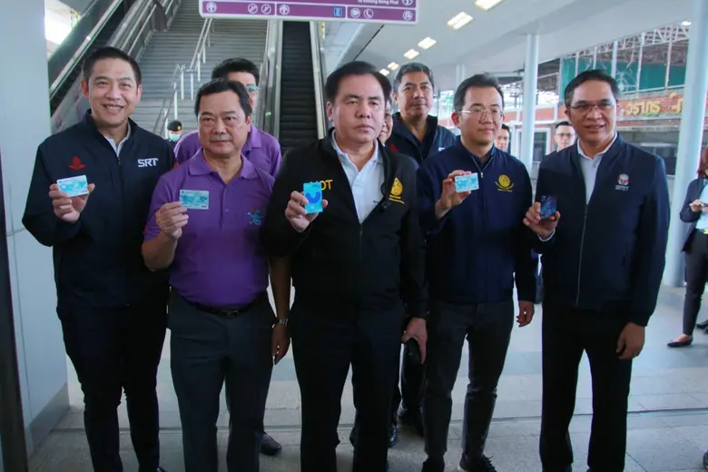 "สุรพงษ์" รัฐมนตรีช่วยว่าการกระทรวงคมนาคม เดินหน้าลดค่าครองชีพช่วยประชาชน คิกออฟ คิดค่าโดยสารเดินทางเชื่อมต่อระหว่าง รถไฟฟ้าสายสีแดง-สายสีม่วง ด้วยบัตร EMV สูงสุดเพียง 20 บาท เริ่ม 30 พ.ย.นี้