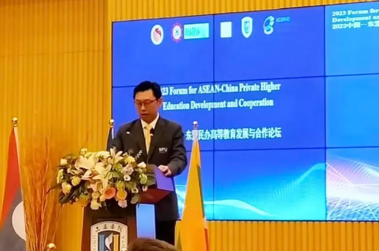 ผู้ช่วยศาสตราจารย์ ดร.วิรัช เลิศไพฑูรย์พั...