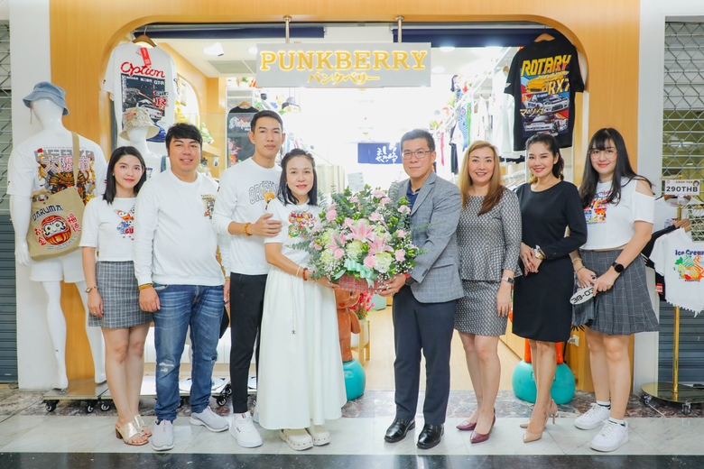 นายวิศาล สิปิยารักษ์ (ที่ 5 จากซ้าย) กรรม...