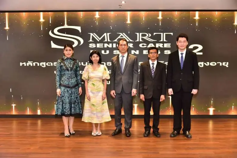 อาจารย์วรวลัญช์ ธนัชปิยะธันย์ ผู้ช่วยคณบด...