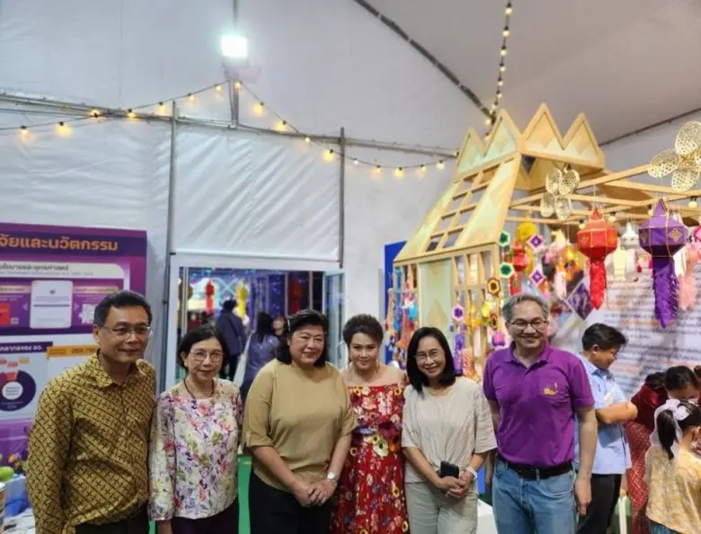 วว. ร่วมต้อนรับ รมว.อว. ในโอกาสเยี่ยมชมบูธนิทรรศการ/จำหน่ายผลิตภัณฑ์งานวิจัย ในงานวันกาชาด 100 ปี