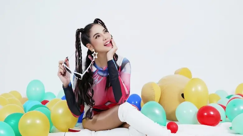 ห่างหายไปจากการออกซิงเกิ้ลเพลงนานถึง 8 ปี...