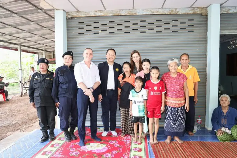 รมว.แรงงาน "พิพัฒน์"มอบ ผู้ตรวจฯ สมาสภ์ ร่วมคณะทูตอิสราเอล รุดเยี่ยมให้กำลังใจครอบครัวแรงงานชาวอุดรฯ เสียชีวิตจากอิสราเอลถึงบ้าน