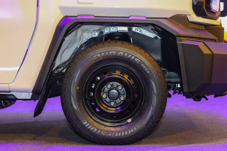 "BRIDGESTONE DURAVIS R624" ได้รับเลือกเป็นยางล้อมาตรฐานติดตั้งในรถกระบะรุ่นใหม่ล่าสุด "ALL NEW HILUX CHAMP" จากโตโยต้า