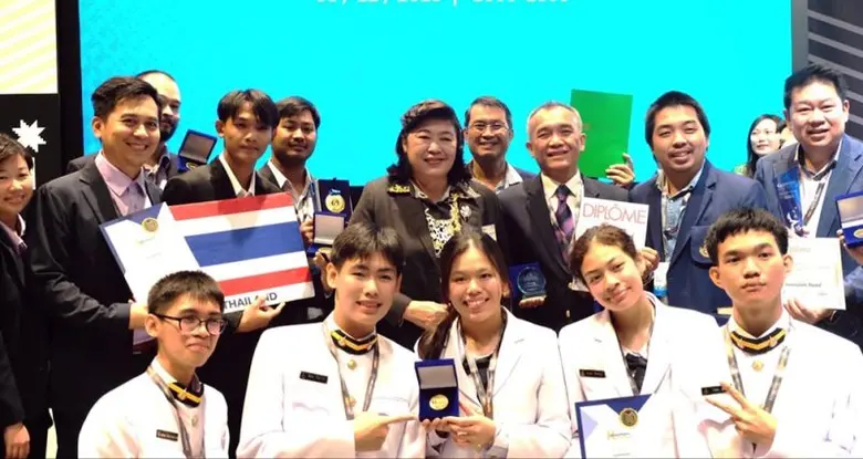 เด็กไทย คว้าทอง "โดรนกู้ภัยชายหาด" งานวัตกรรม AEII 2023 ที่ฮ่องกง