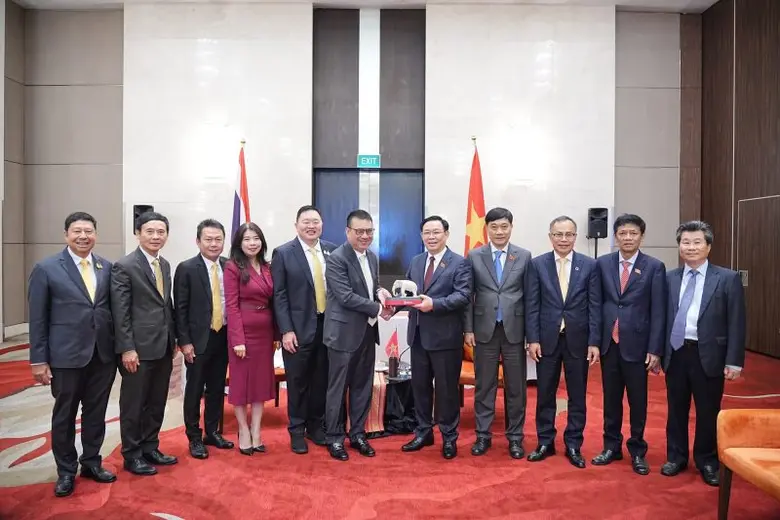 เอสซีจีโดยนายรุ่งโรจน์ รังสิโยภาส กรรมการ...