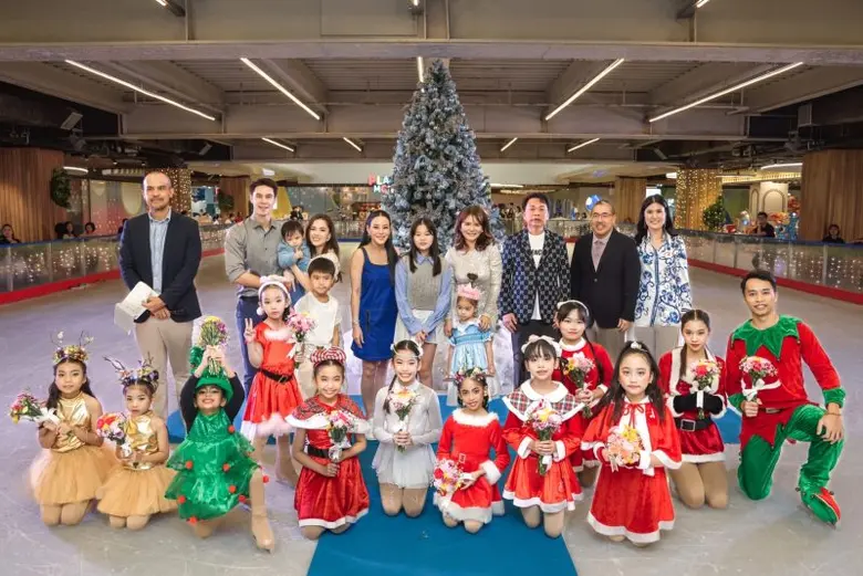 ศูนย์การค้าเซ็นทรัลเวิลด์ และ ลานไอซ์สเก็...