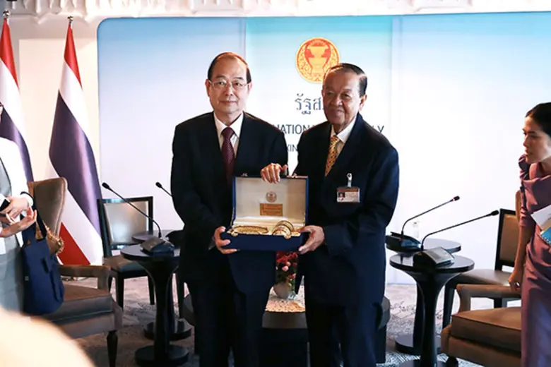 ประธานรัฐสภาและประธานสภาผู้แทนราษฎร ให้การรับรองประธานคณะกรรมาธิการการพัฒนาสังคม สภาประชาชนแห่งชาติ สาธารณรัฐประชาชนจีน