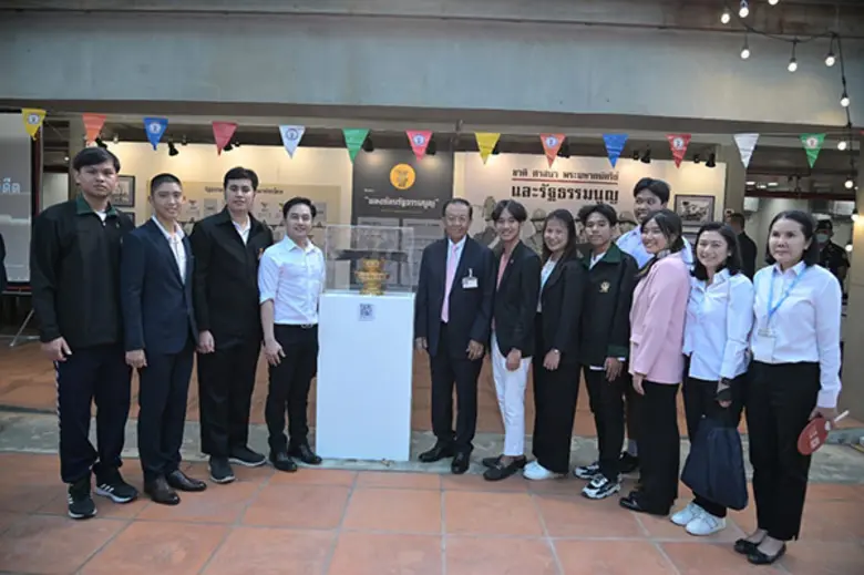 นายวันมูหะมัดนอร์ มะทา ประธานรัฐสภาและประ...