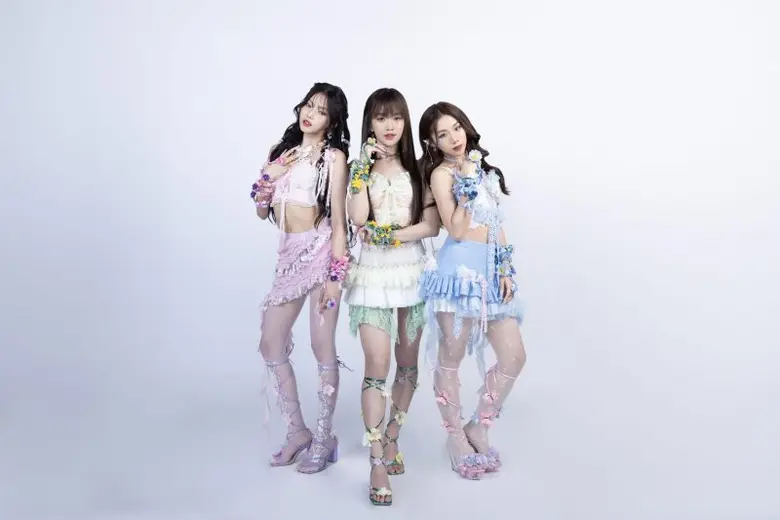 PiXXiE ส่งความน่ารักชวนเคลิ้ม "ชอบไปหมด" พร้อมปล่อยมินิอัลบั้ม "rain"