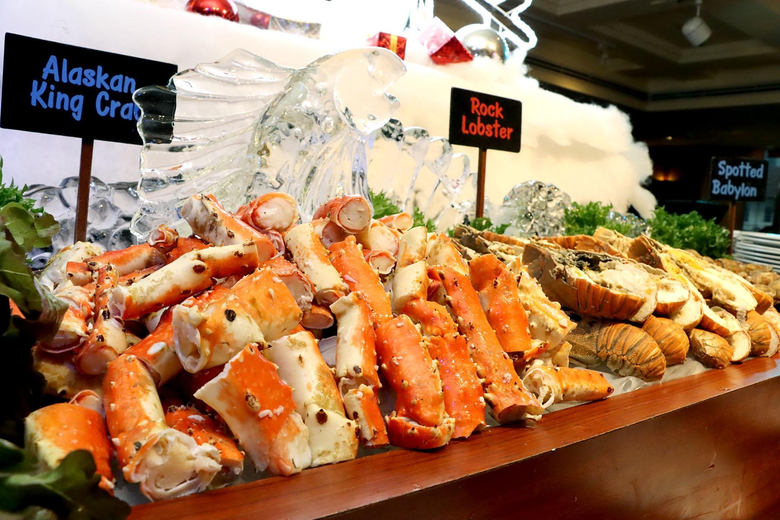 "ฉลองส่งท้ายปีเก่า ต้อนรับปีใหม่" ที่ดิเอมเมอรัลด์ ค็อฟฟี่ช็อพ