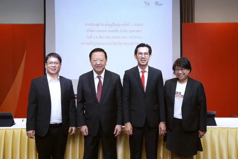 นายสุคนธ์ กาญจนหัตถกิจ (ที่ 2 จากซ้าย) ปร...