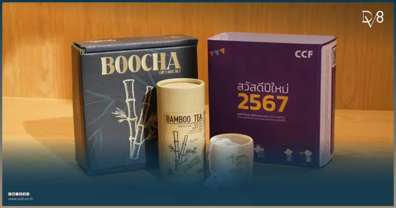 DV8 รับมอบของที่ระลึก จาก มูลนิธิ ซี.ซี.เอฟ. เพื่อเด็กและเยาวชนฯ ที่เข้ามาขอบคุณ DV8 ซึ่งช่วยสนับสนุนประชาสัมพันธ์โครงการต่างๆ พร้อมหารือโครงการเพื่อเด็กด้อยโอกาสในภายหน้า