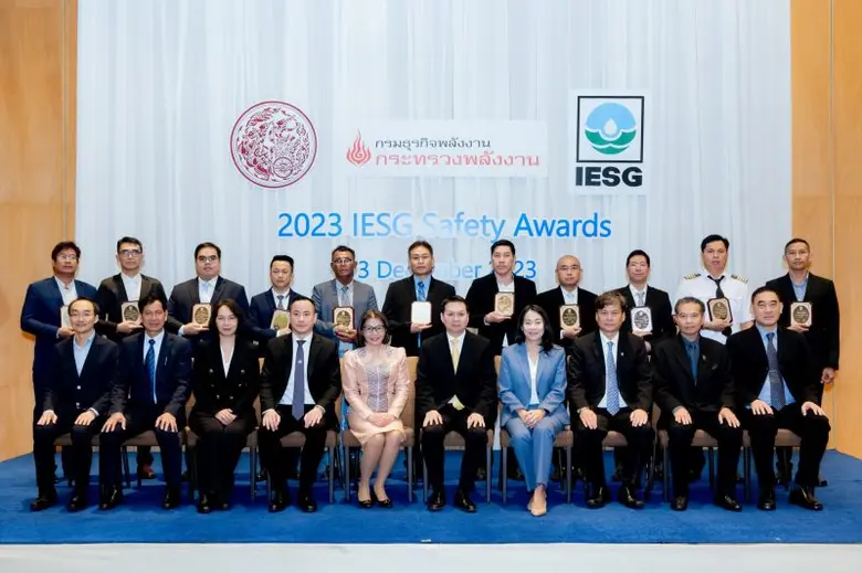 ดร.มนพร เจริญศรี รัฐมนตรีช่วยว่าการกระทรว...