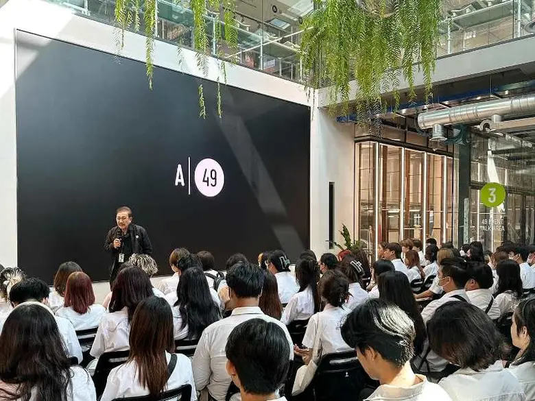 DEK คณะการออกแบบและสถาปัตยกรรมศาสตร์ SPU เปิดประสบการณ์เรียนรู้ เยี่ยมชมนิทรรศการ "Anniversary 49 GROUP"