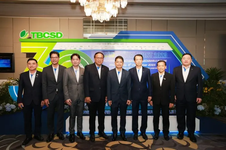 ประเสริฐ บุญสัมพันธ์ (ที่ 5 จากซ้าย) ประธ...