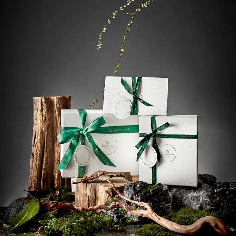 เฉลิมฉลองช่วงเวลาแสนพิเศษแห่งปี ด้วยชุดขอ...