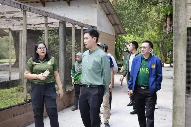 รองเลขาธิการ ศอ.บต. หารือสถานีเพาะเลี้ยงสัตว์ป่าโคกไม้เรือ อ.ตากใบ จ.นราธิวาส พร้อมฟังข้อเสนอเพื่อหาแนวทางร่วมในการผลักดันนกปรอดหัวโขน (นกกรงหัวจุก) เป็นสัตว์เศรษฐกิจ หวังสร้างรายได้