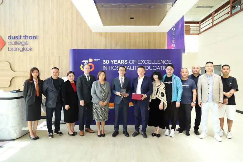 จีนสนใจวิทยาลัยดุสิตธานี นำคณะผู้แทนจากมหาวิทยาลัย Tsinghua และ Lifestyle Magazine เข้าเยี่ยมชม