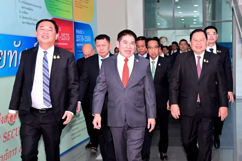 ร้อยเอก ธรรมนัส พรหมเผ่า รัฐมนตรีว่าการกร...