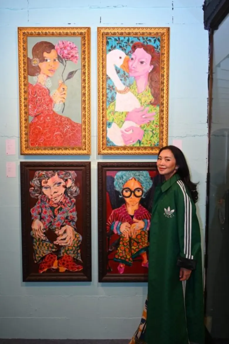 เซเลบสายอาร์ตร่วมเปิดนิทรรศการ Hap-PLE-ness ความสุขง่าย ๆ โดยศิลปินลุงเปิ้ล