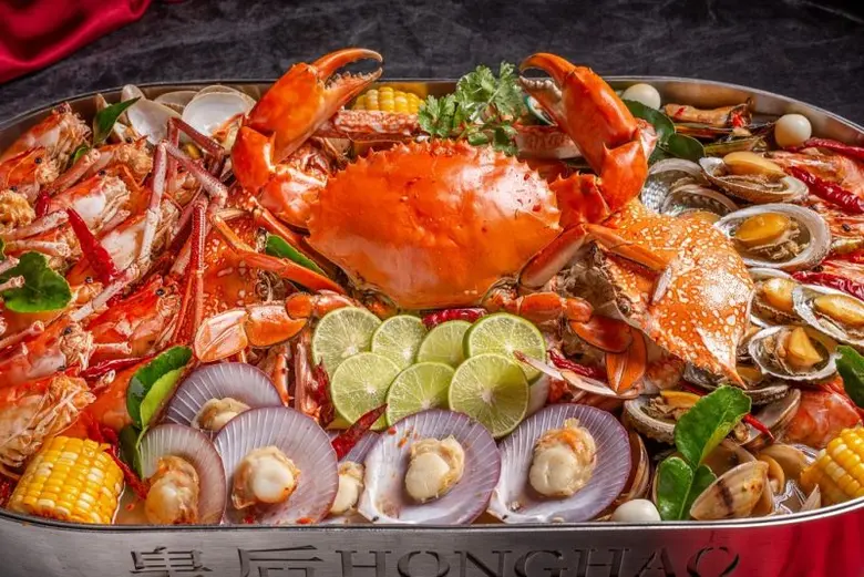 ที่สุดของความใหญ่ "ฮองเฮาซีฟู้ด หม่าล่า" เสิร์ฟเมนูเด็ด บนกระทะยักษ์