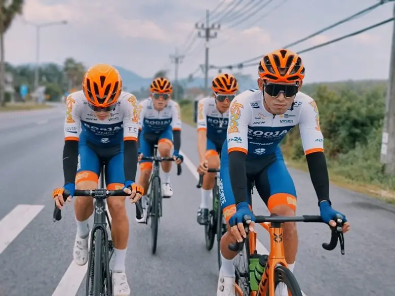 ทีมนักปั่นสโมสร รู้ใจ ประกันออนไลน์ คว้าท็อปสองในอาเซียน