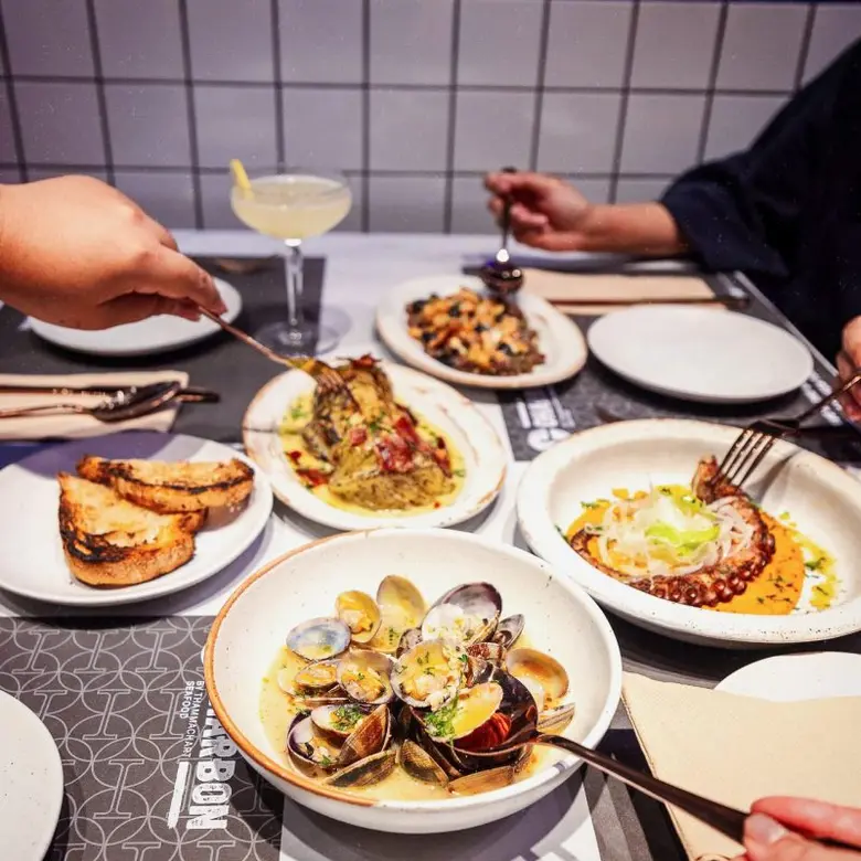 ชวนเปิดประสบการณ์กับ ชาร์บง บาย ธรรมชาติซีฟู้ด (Charbon by Thammachart Seafood) ร้านอาหารใหม่ที่รังสรรค์เมนูด้วยศิลปะแห่งเปลวไฟ เปิดให้คุณลิ้มลองรสชาติความอร่อยที่แท้จริงได้แล้ววันนี้ ที่ เอ็มสเฟียร์ (EMSPHERE)