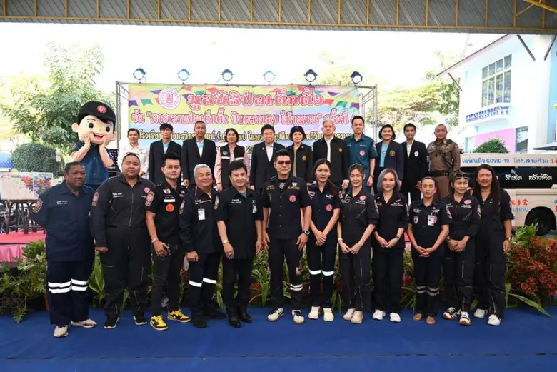 มูลนิธิป่อเต็กตึ๊ง ส่งท้ายปีเก่า ต้อนรับป...