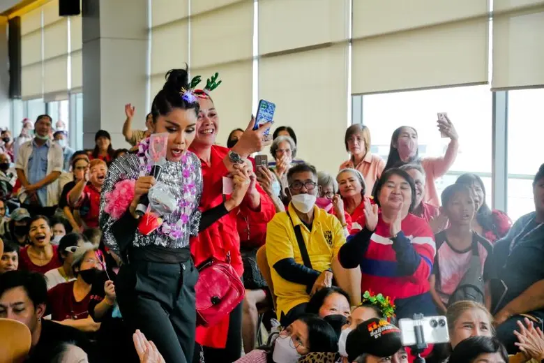 "หญิงลี-จินตหรา-เจเน็ต เขียว-ตรี-เบลล์-ยูกิ" นำทัพจับมือศิลปินลูกทุ่ง ปาร์ตี้ปีใหม่ "คลื่นลูกทุ่งมหานคร FM95"