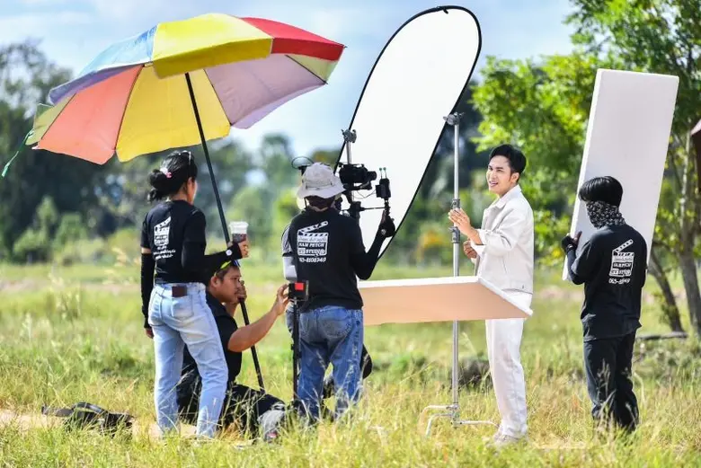 "วัฒน์ ศิวดล" ยืนหนึ่งแห่งวงสาวน้อยเพชรบ้านแพง ได้ฤกษ์ปล่อยซิงเกิ้ลใหม่ "เอาบ่แฟนสิเป็นให้" ต้อนรับเทศกาลแห่งความสุขมอบให้แฟนเพลงรับชมพร้อมกันทั่วโลก 24 ธ.ค. นี้ 09.00 น. !!!