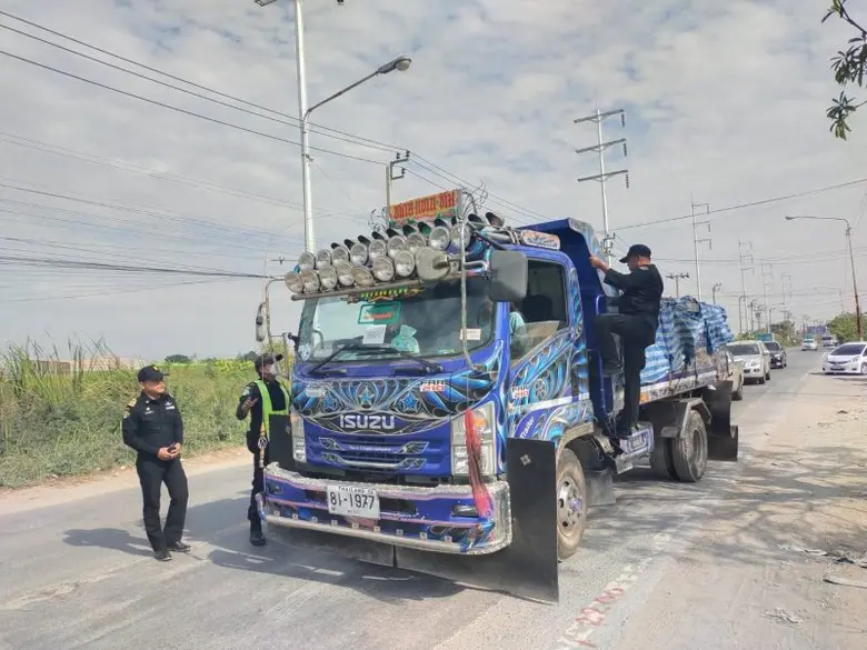 นายชัชชญา ขำจันทร์ ผู้อำนวยการเขตลาดกระบั...