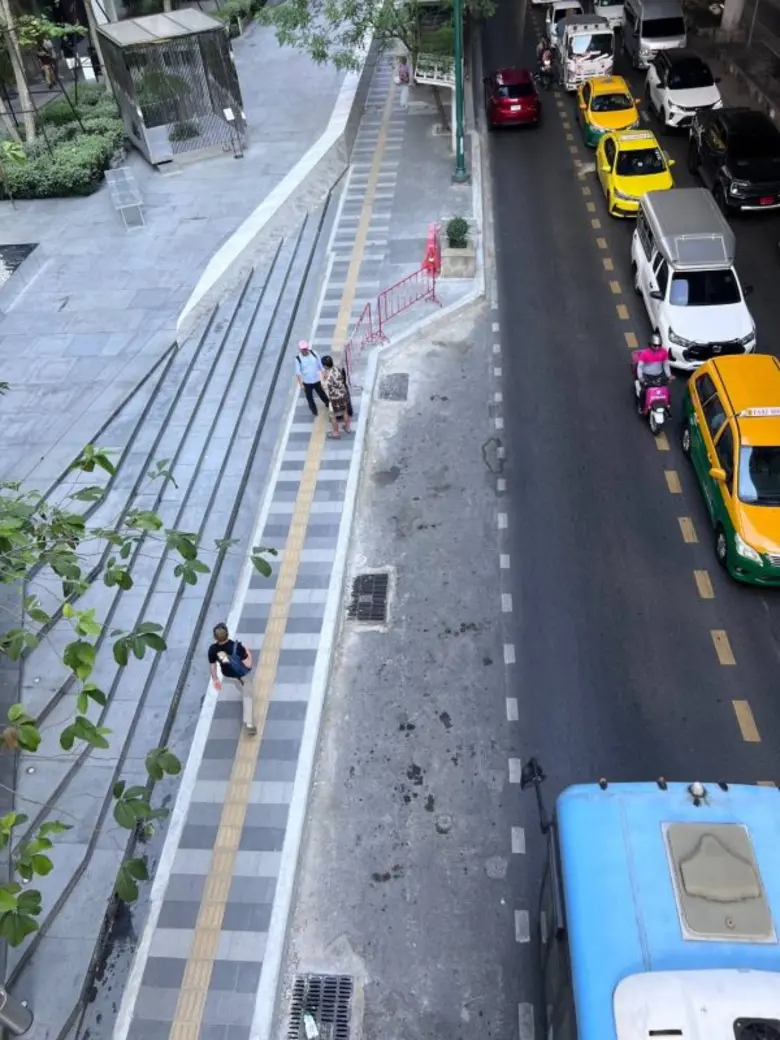 กทม.ปรับปรุงทางเท้าถนนเพลินจิตตามหลัก Universal Design