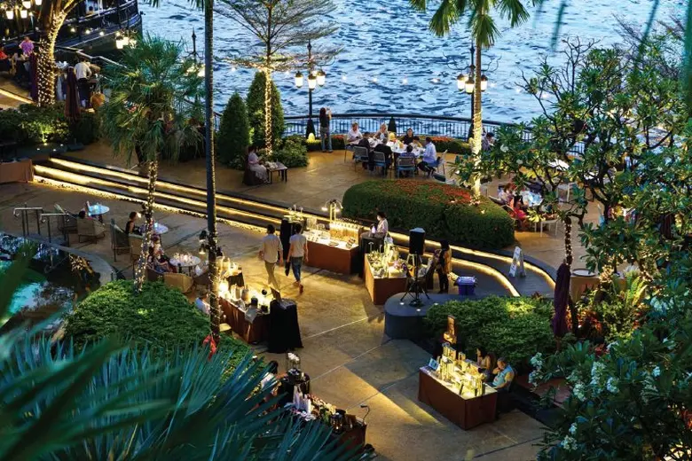 เพลินเพลินไปกับหลากหลายซุ้มอาหารรสเด็ดจาก...