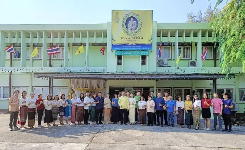 สสก.2 จ.ราชบุรี ทำบุญตักบาตรพระสงฆ์ และสักการะสิ่งศักดิ์สิทธิ์ เนื่องในวันขึ้นปีใหม่ พ.ศ. 2567