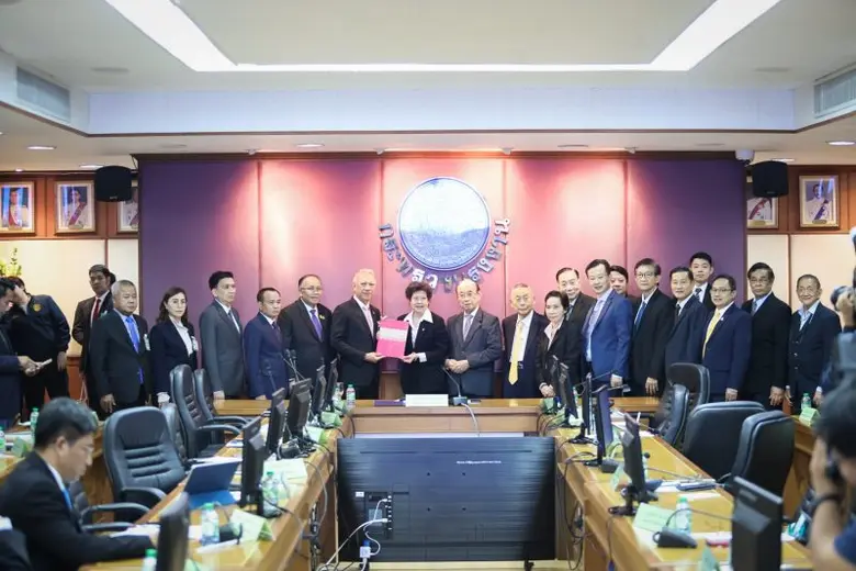 รมว.แรงงาน 'พิพัฒน์' ต้อนรับ อีคอนไทย ย้ำ ความเชื่อมั่นผู้ประกอบการ เผย 17 มกราคมนี้  ตั้งอนุฯพิจารณาสูตรค่าแรง เจาะรายละเอียดระดับพื้นที่อย่างเป็นธรรม