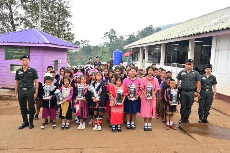 กลุ่มบริษัทในเครือโลตัส เบดดิ้ง "ส่งต่อน้ำใจ ใส่ใจความสุข" มอบผ้าห่ม อุปกรณ์การเรียน และอุปกรณ์กีฬา ให้โรงเรียนตำรวจตระเวนชายแดนเทคนิคดุสิต จังหวัดเชียงราย