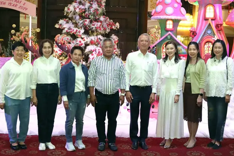 คุณพิพัฒน์ รัชกิจประการ รัฐมนตรีว่าการกระ...