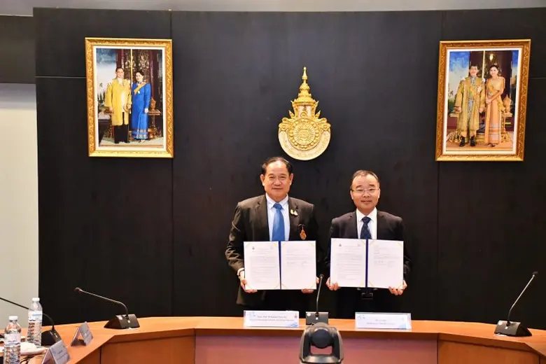 รศ.ดร.สมหมาย ผิวสอาด อธิการบดีมหาวิทยาลัย...