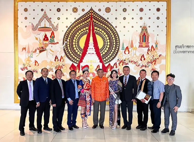 นายภูภาณุวัชร์ ทองสีห์สุชัย (ที่ 3 จากขวา...