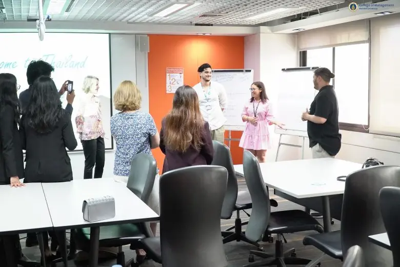 CMMU เร่งสร้างบิสิเนสลีดเดอร์ที่พร้อมบริหารองค์กรในยุคที่เศรษฐกิจผันผวน ผ่านโมเดลปั้นผู้นำธุรกิจรุ่นใหม่ "Truly International" ที่พร้อมบริหาร - ทันทุกโกลบอลเทรนด์ การันตีคุณภาพหลักสูตรชั้นนำระดับ Top 5% ของโลก