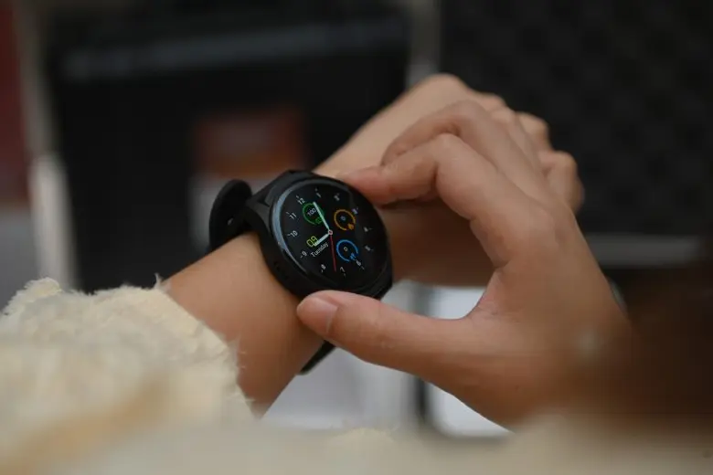 กสทช. ร่วมกับภาครัฐ เปิดตัว "กะทิ" สายรัดข้อมืออัจริยะสำหรับวัยเก๋า