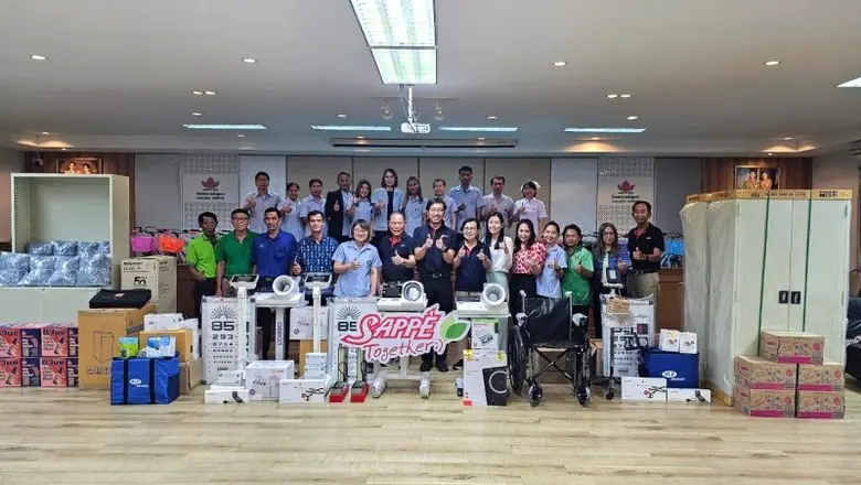 นายอนันท์ รักอริยะพงศ์ (ที่ 6 จากซ้าย) ปร...