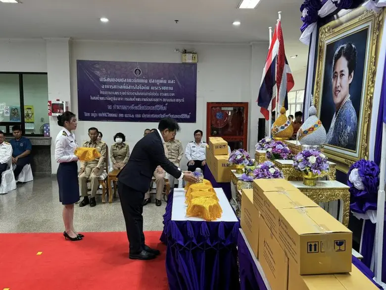 นายธนาวุฒิ ธนะไชย ตัวแทนบริษัท ท่าเรือประ...