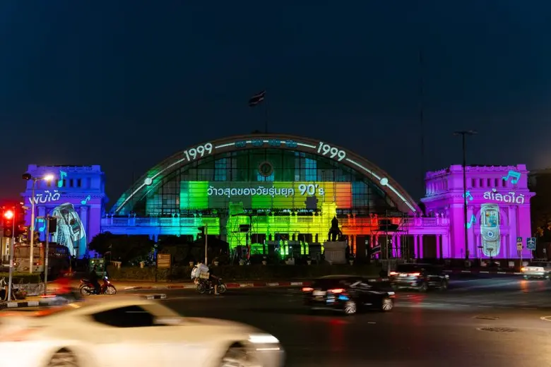ซัมซุงพาทุกคนย้อนไปดูมือถือฮิตยุคต่างๆ ผ่าน Video Mapping แสงสีเสียง ณ สถานีรถไฟหัวลำโพง พร้อมหรือยังที่จะวาร์ปสู่ยุคใหม่ไปพร้อมกัน?