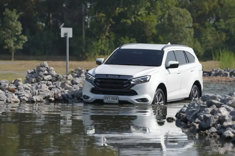 ครั้งแรก! อีซูซุเปิดสนาม Isuzu 4x4 Land พาลูกค้ามิว-เอ็กซ์ร่วมกิจกรรมสุดเอ็กซ์คลูซีฟ "Isuzu MU-X The Exclusive Dining &amp; Aroma Workshop "Be Uncharted…Be Dazzling"