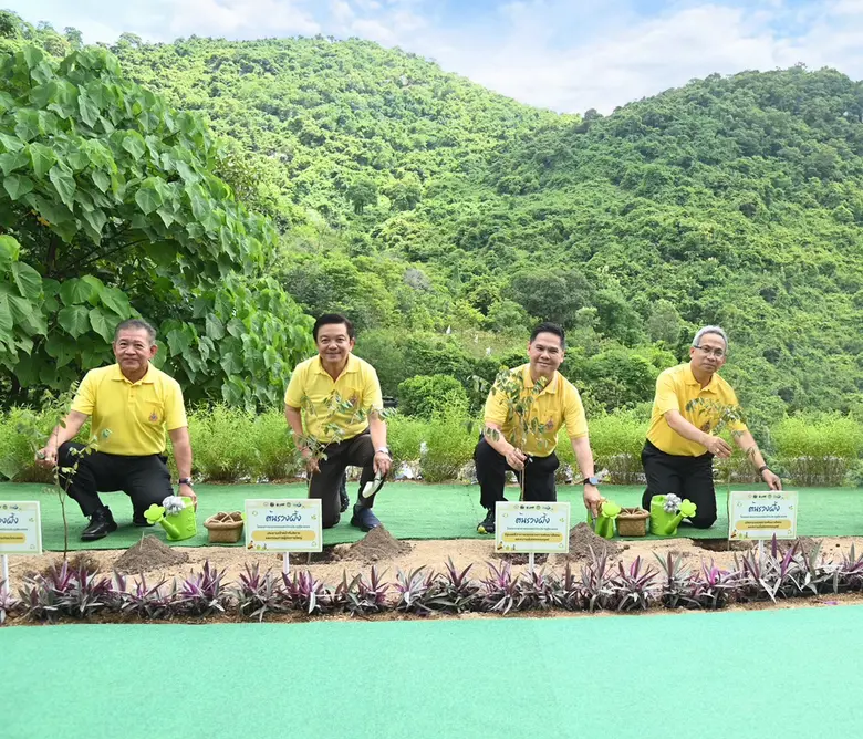 นายวราวุธ ศิลปอาชา รัฐมนตรีว่าการกระทรวงก...