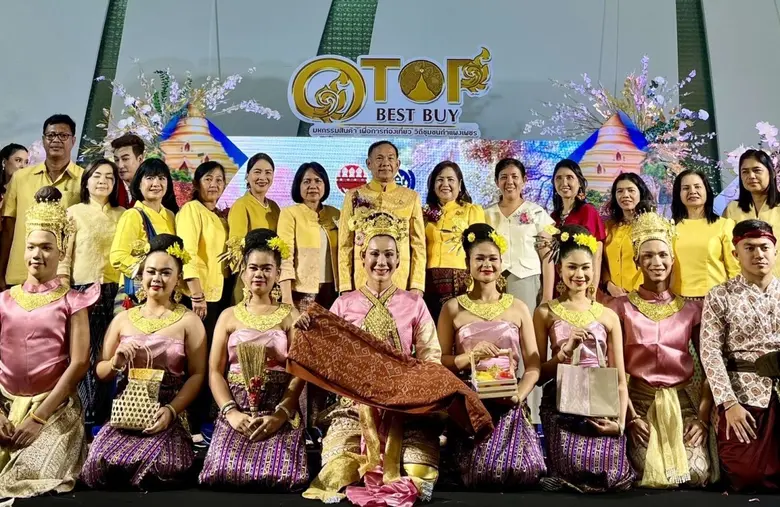 นางสาวจรูญรัตน์ สาลี กรรมการผู้จัดการ บริ...