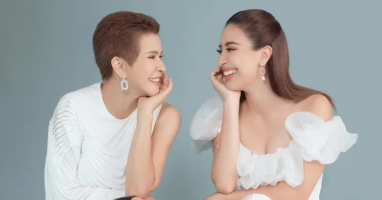 ถึงจะอายุ 59 ปี แต่กลับดูสดใสและเด็กลงเรื...